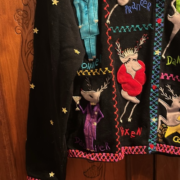 Fun reindeer sweater with lots of detail front and back - Picture 4 of 8